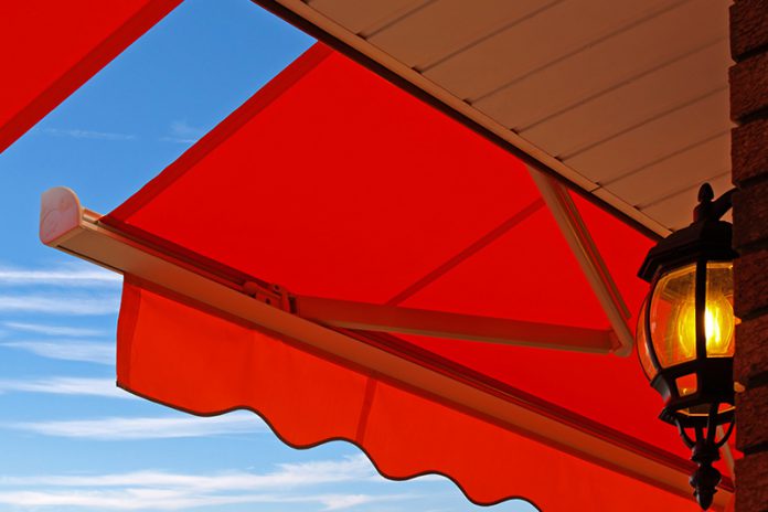 043_1280267 Wie gemacht für Balkone und Terrassen: Markisen bieten umfassenden Sonnenschutz.