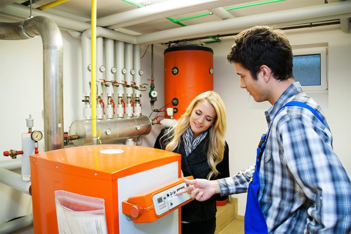 073_52422670 Auch Ölheizungen lassen sich mit alternativen Energiequellen kombinieren.