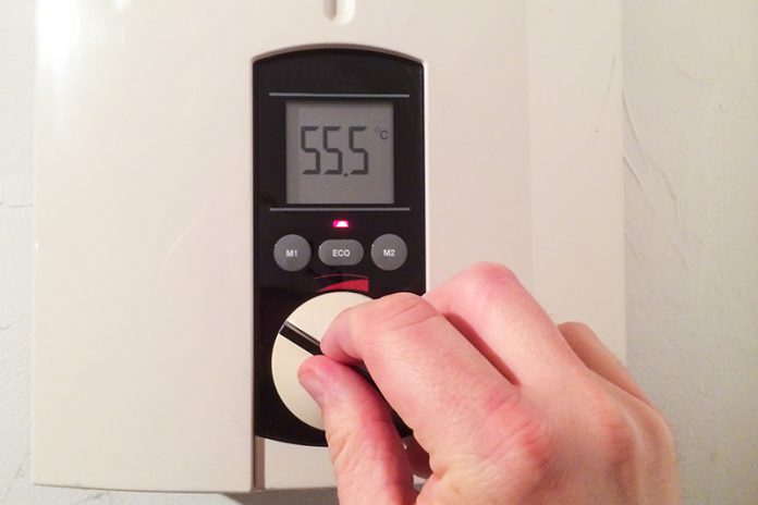 128_77791493 Können mit Strom oder Gas betrieben werden: Durchlauferhitzer.