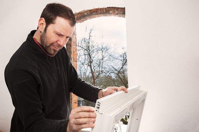 186bt78008821 Fenster aus Kunststoff sind günstig in der Anschaffung und gelten als pflegeleicht und langlebig.