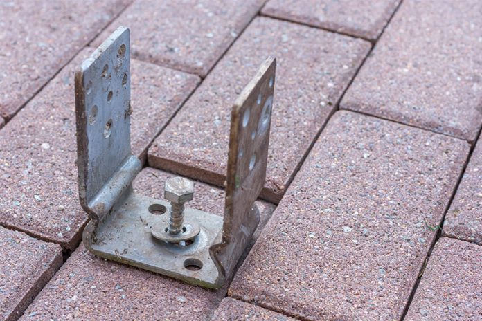 217_199190016 Egal ob Zaun, Blickschutz oder Carport: Pfosten verankern ist das Um und Auf und gewährleistet entsprechende Standsicherheit.