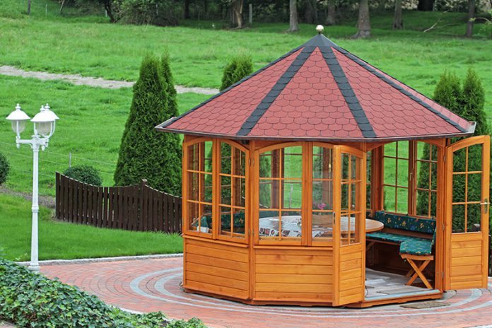 225_25375394 Mit verschiedenen Dachformen können Sie Ihrem Gartenhaus eine individuelle Note geben.