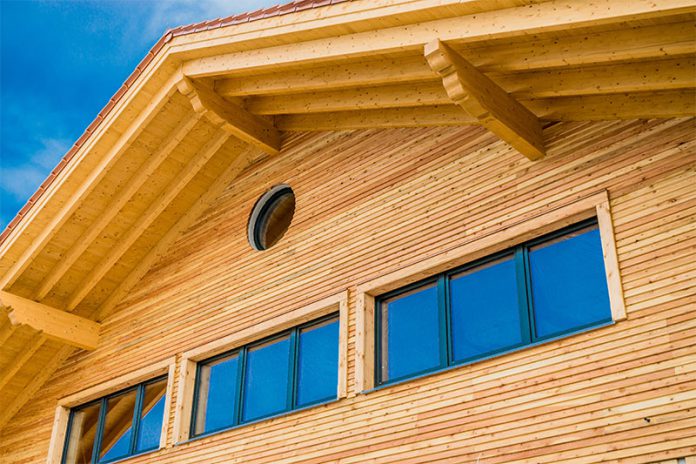 313_102173689 Mit der Holzrahmenbauweise kann die Bauzeit im Vergleich zu anderen Varianten verkürzt werden.