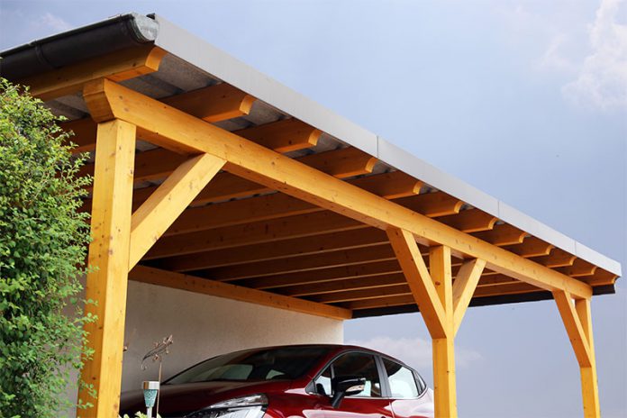 322_213270376 Beim Holz-Carport haben Sie unzählige Gestaltungsmöglichkeiten und auch das Preis-Leistungsverhältnis kann sich sehen lassen.
