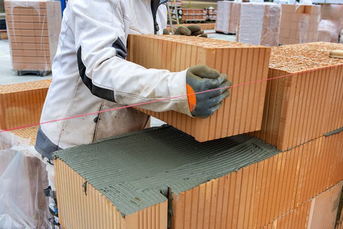 323_253822557 Stabilität und der Sicherheitsgedanke machen die Mauerwerksbauweise zum Favoriten für viele Bauherren.