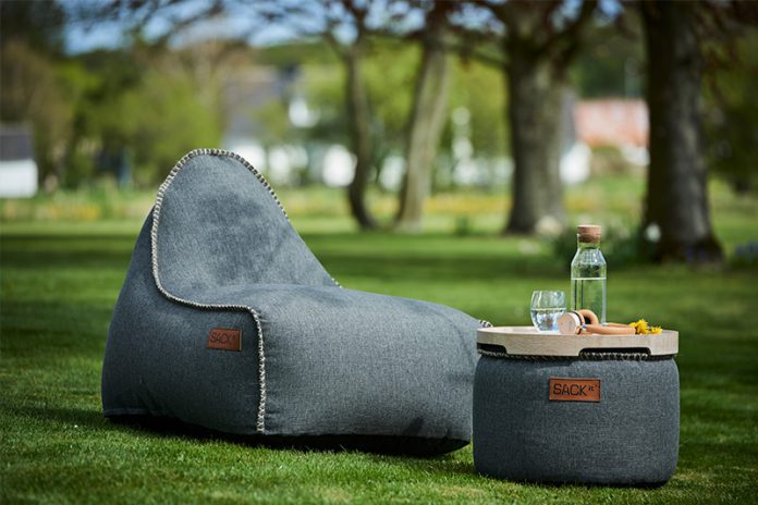 sackit01 Poufs und Sitzsäcke liegen voll im Trend. Im Bild: Eine Kombination aus der RETROit Cobana Linie des dänischen Herstellers SACKit.