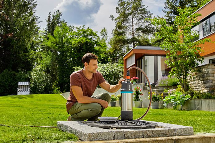 GARDENA_Pumpen_01 Eignet sich optimal für die Wasserentnahme von einer Zisterne: Die Tauchdruck-Pumpe.